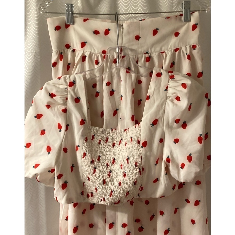 Chic White and Red Floral Skirt Set - Picture 8 of 10